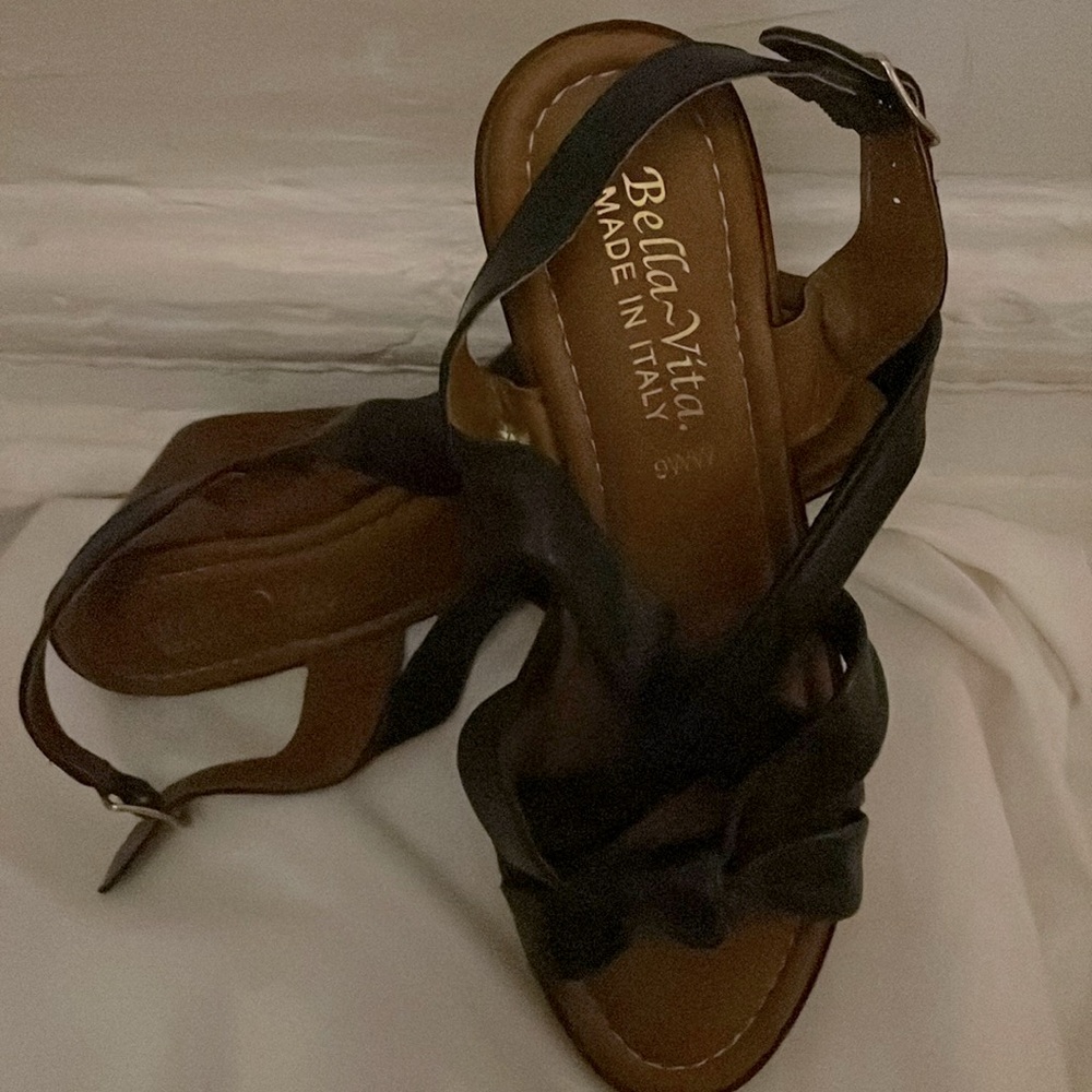 Bella Vita Black Leather twist knot sandals 9WW Man made Soles